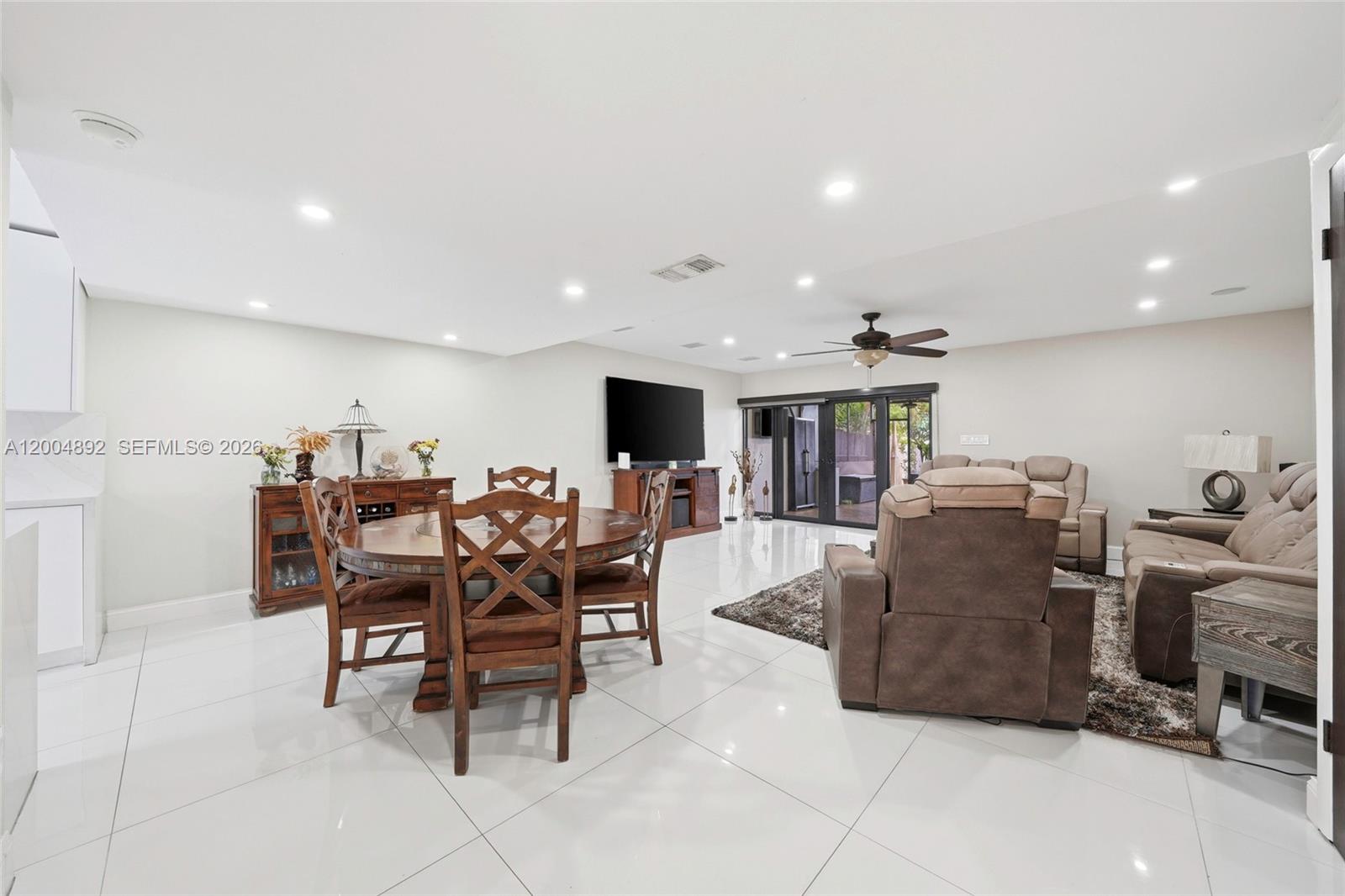 FLAMINGO LAKE - Residential