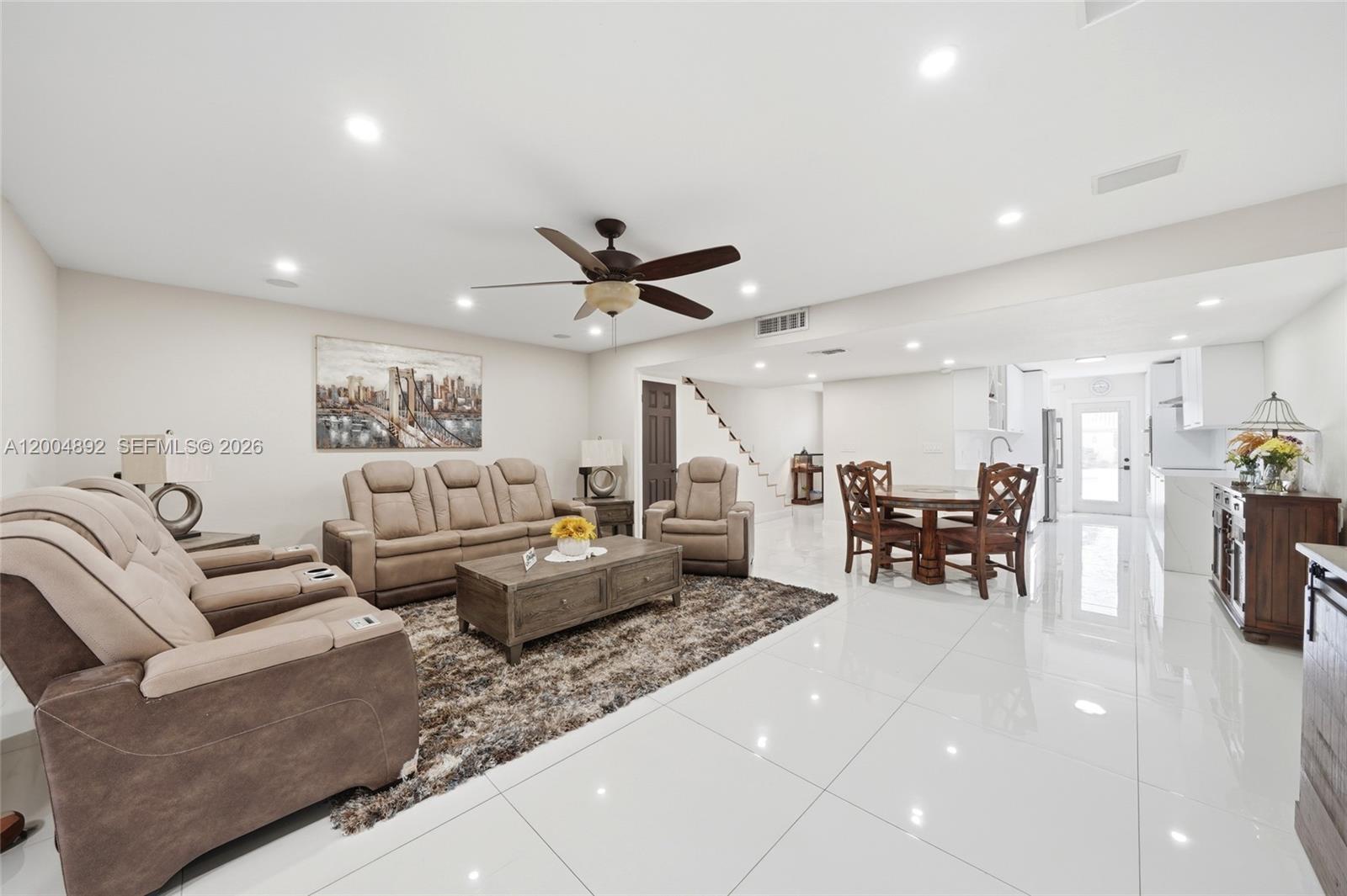 FLAMINGO LAKE - Residential