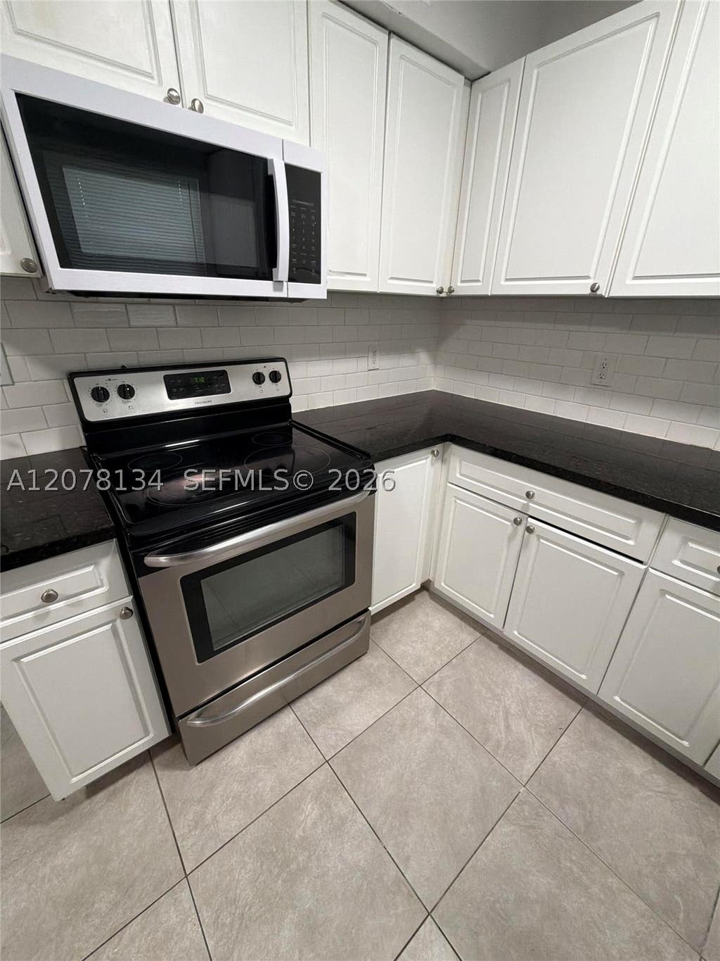Photo of 942 NW 11th Ct, Fort Lauderdale, FL 33311 (MLS # A12078134)