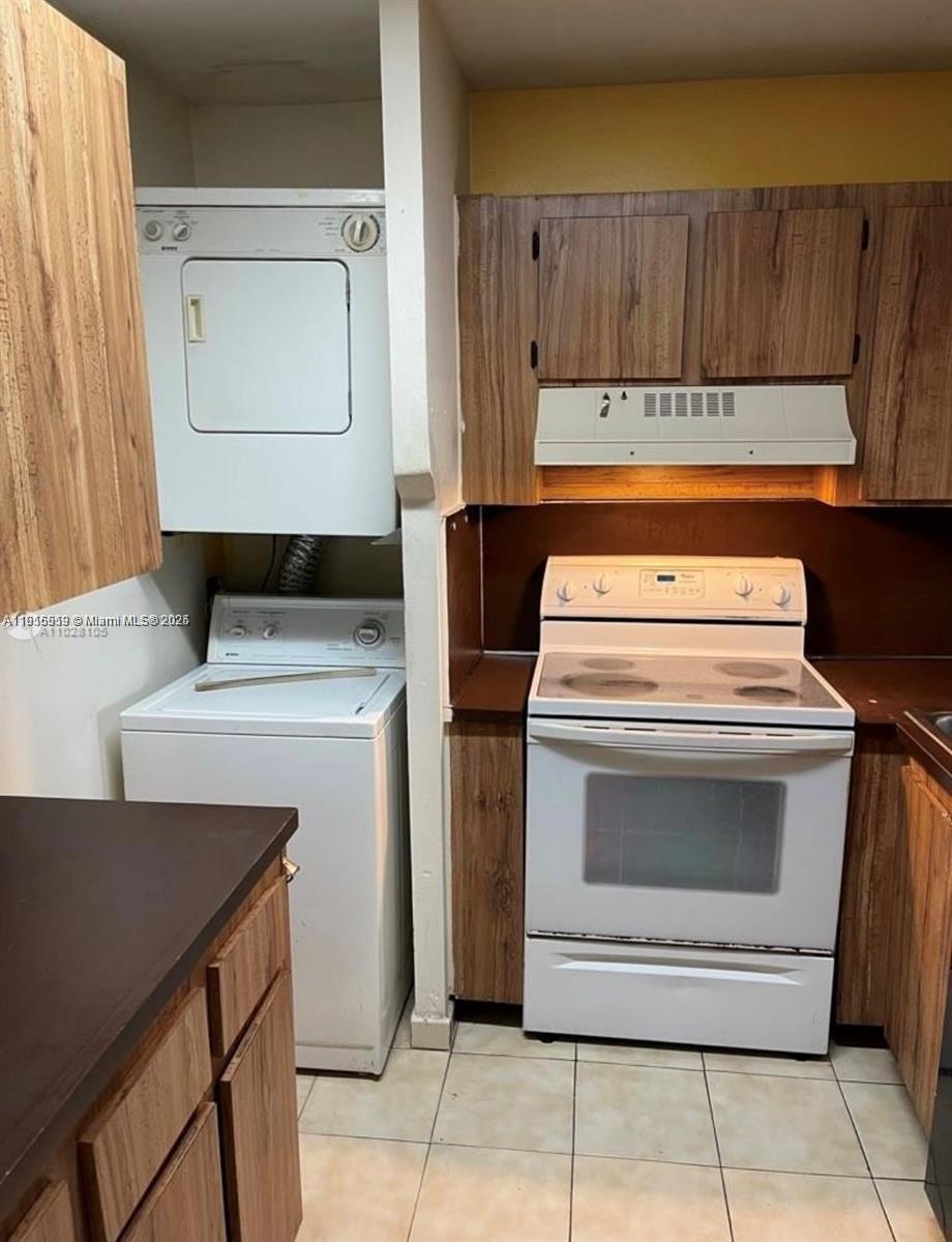 GOLDEN GATE CONDO PHASE I - Residential Lease