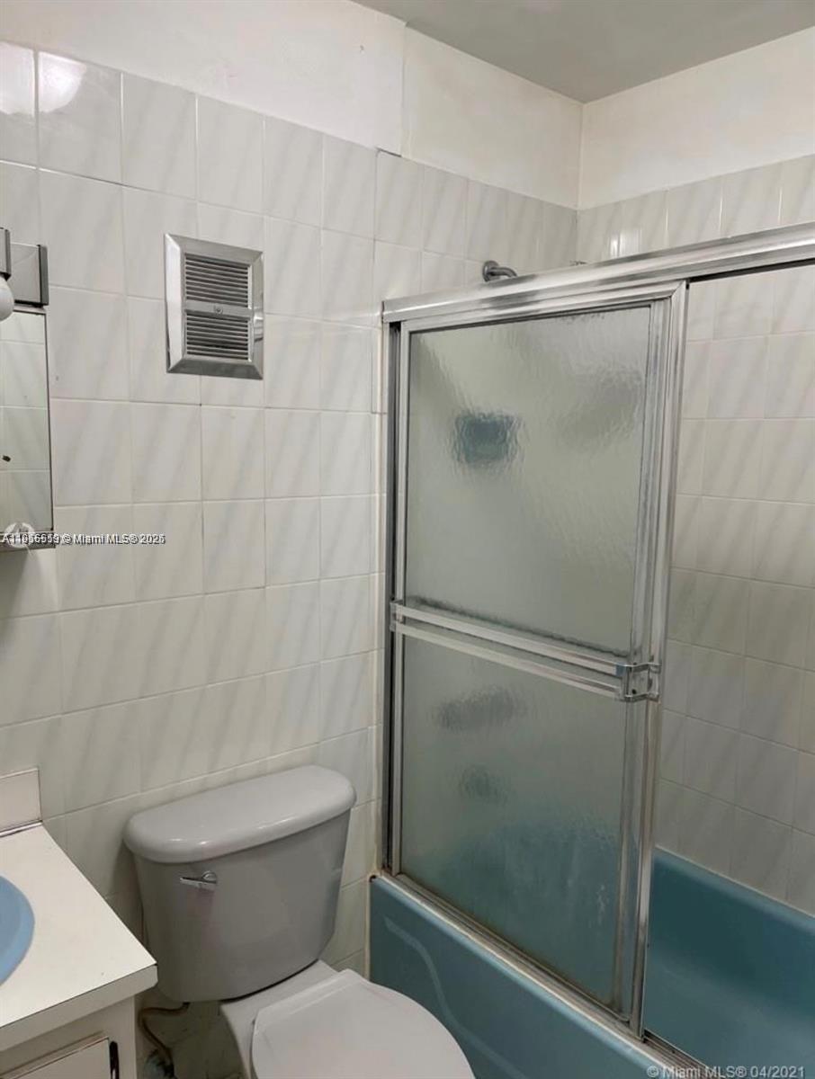 GOLDEN GATE CONDO PHASE I - Residential Lease