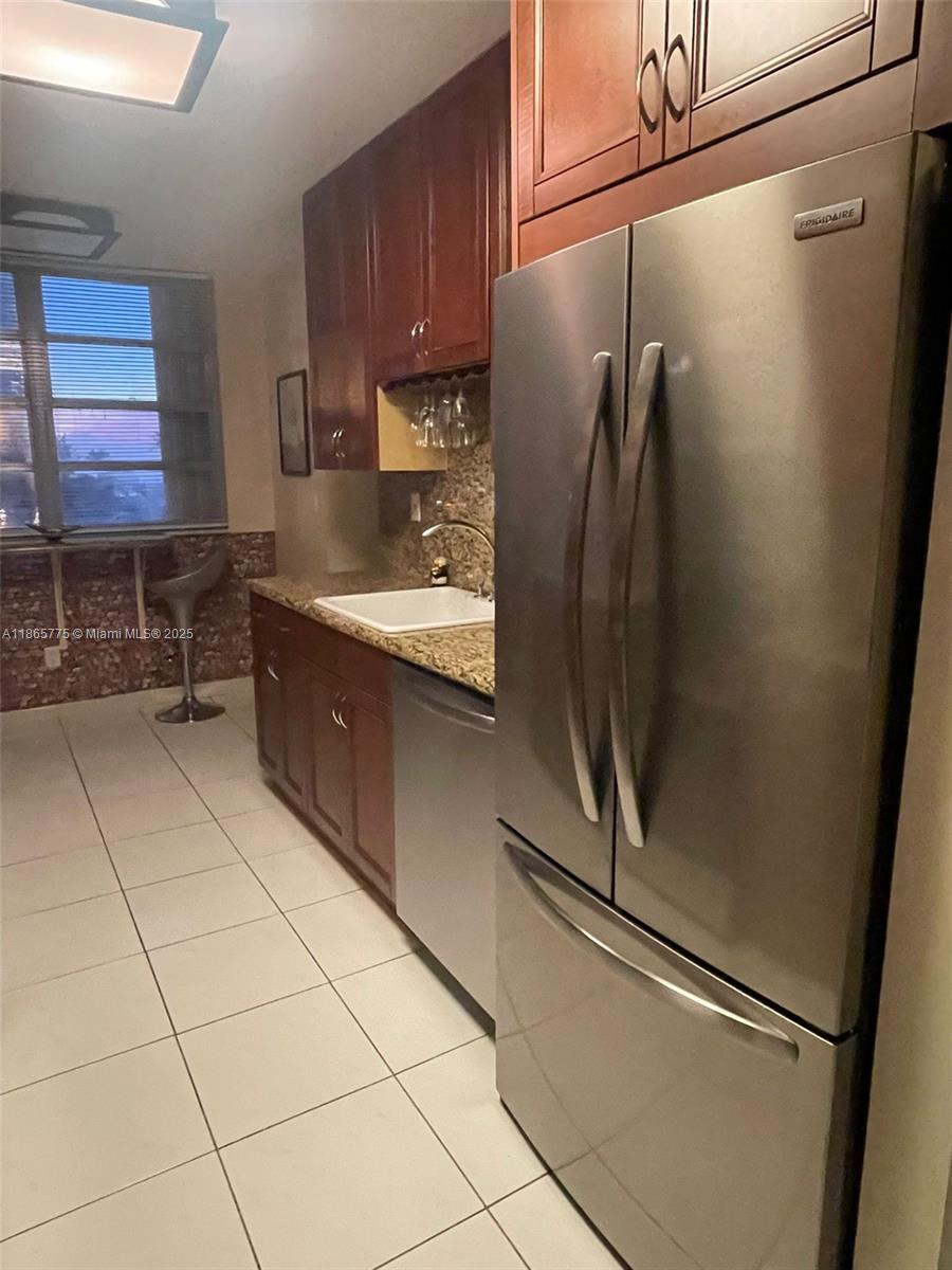 PLAZA TOWERS SOUTH CONDO - Residential Lease