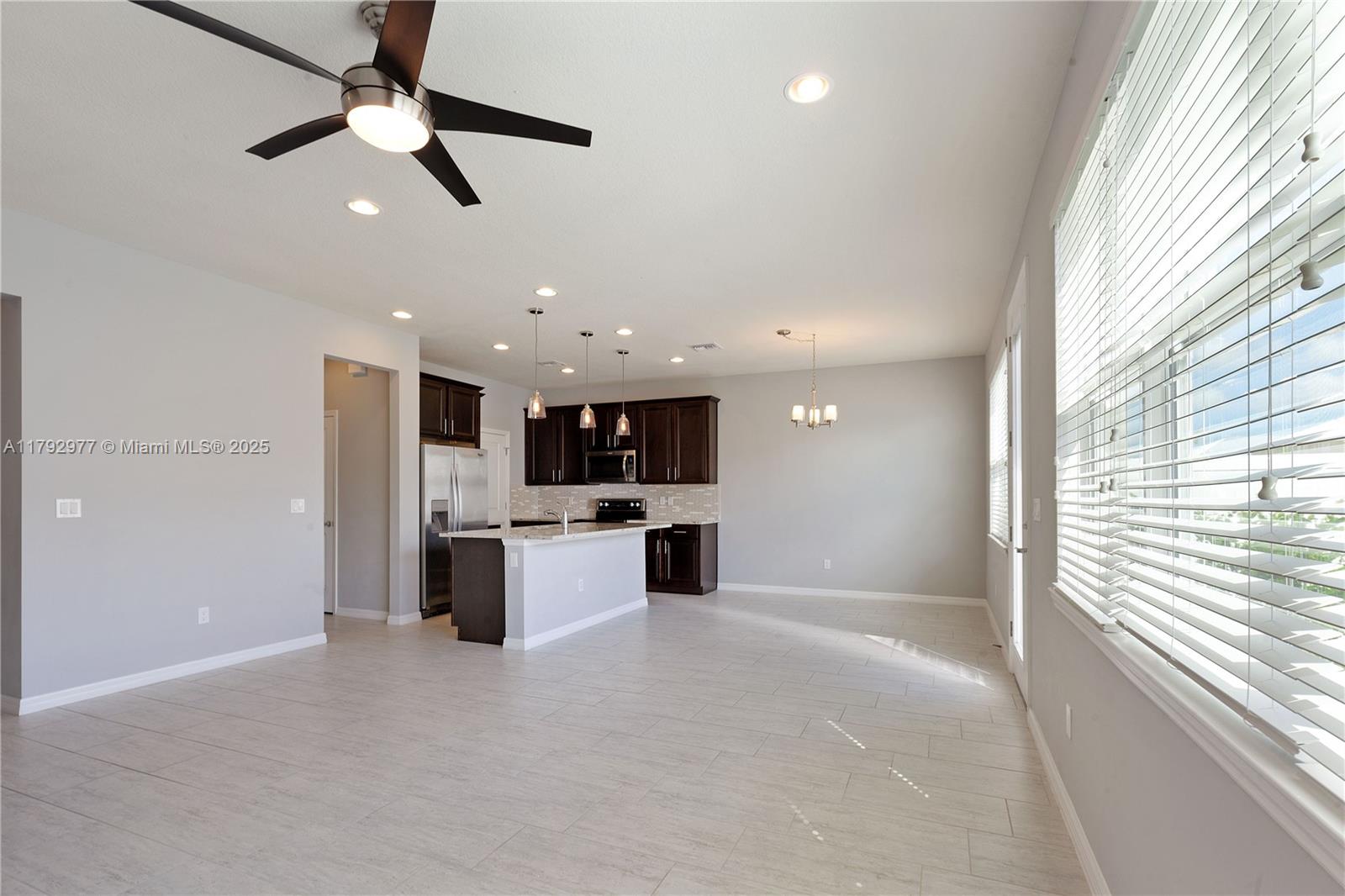 PARKVIEW AT HILLCREST - Residential Lease