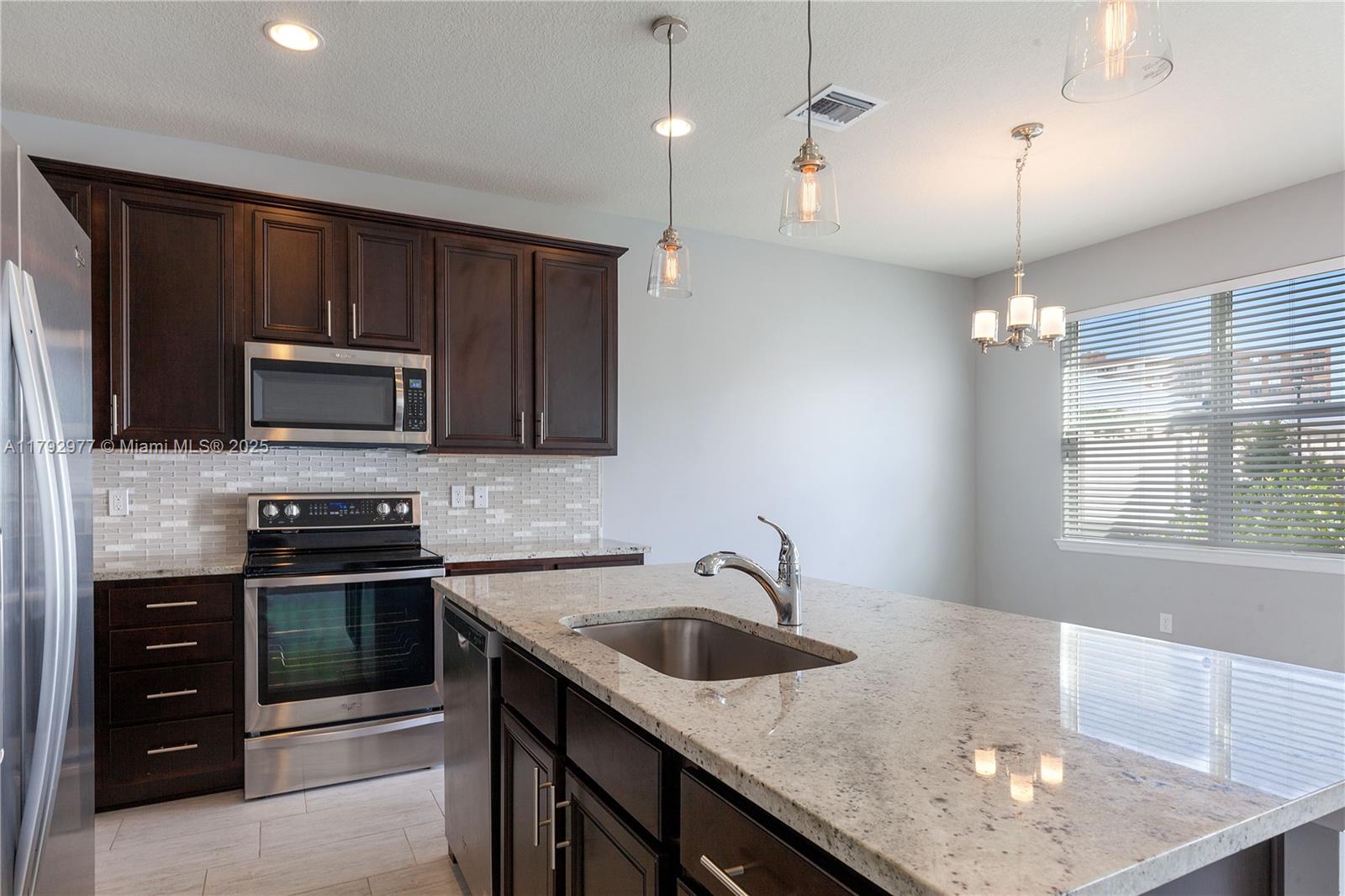 PARKVIEW AT HILLCREST - Residential Lease