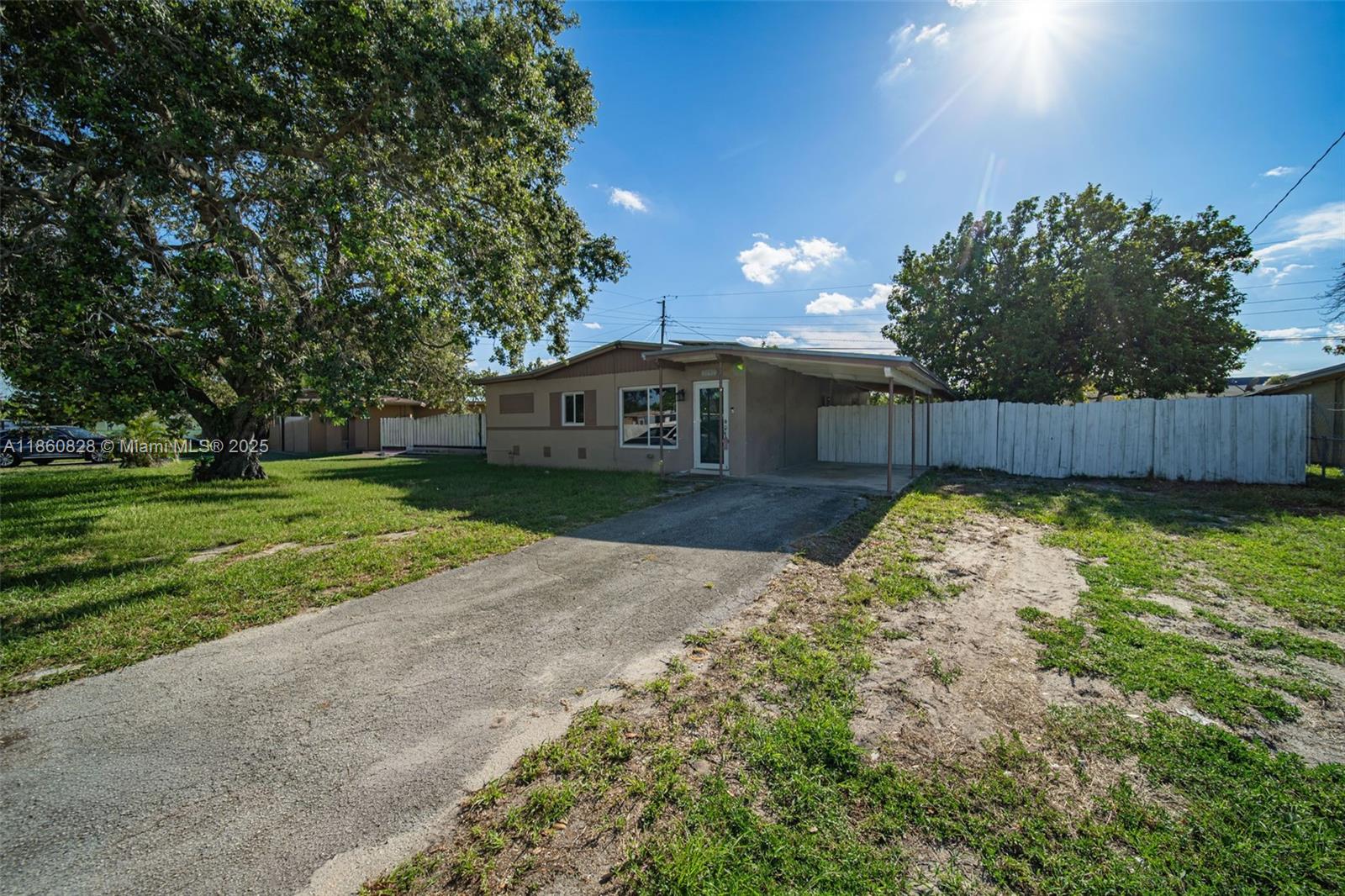 Charming single-family home featuring 3 bedrooms and 1 bathroom, perfect for comfortable living. Situated on a spacious lot with no HOA, this property offers plenty of room to add a pool, park an RV, or store a boat, ideal for those who love outdoor living. Recent upgrades include a brand-new roof and windows, providing peace of mind and energy efficiency. Whether you’re looking for a starter home or an investment opportunity, this property has endless potential in a desirable location. Don’t miss out on this great opportunity!