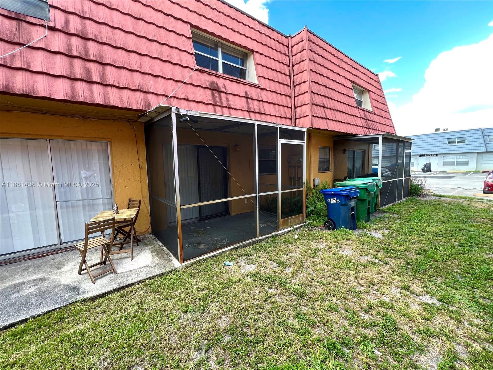 ROYAL OAKS TOWNHOUSE 4 CO - Residential Lease