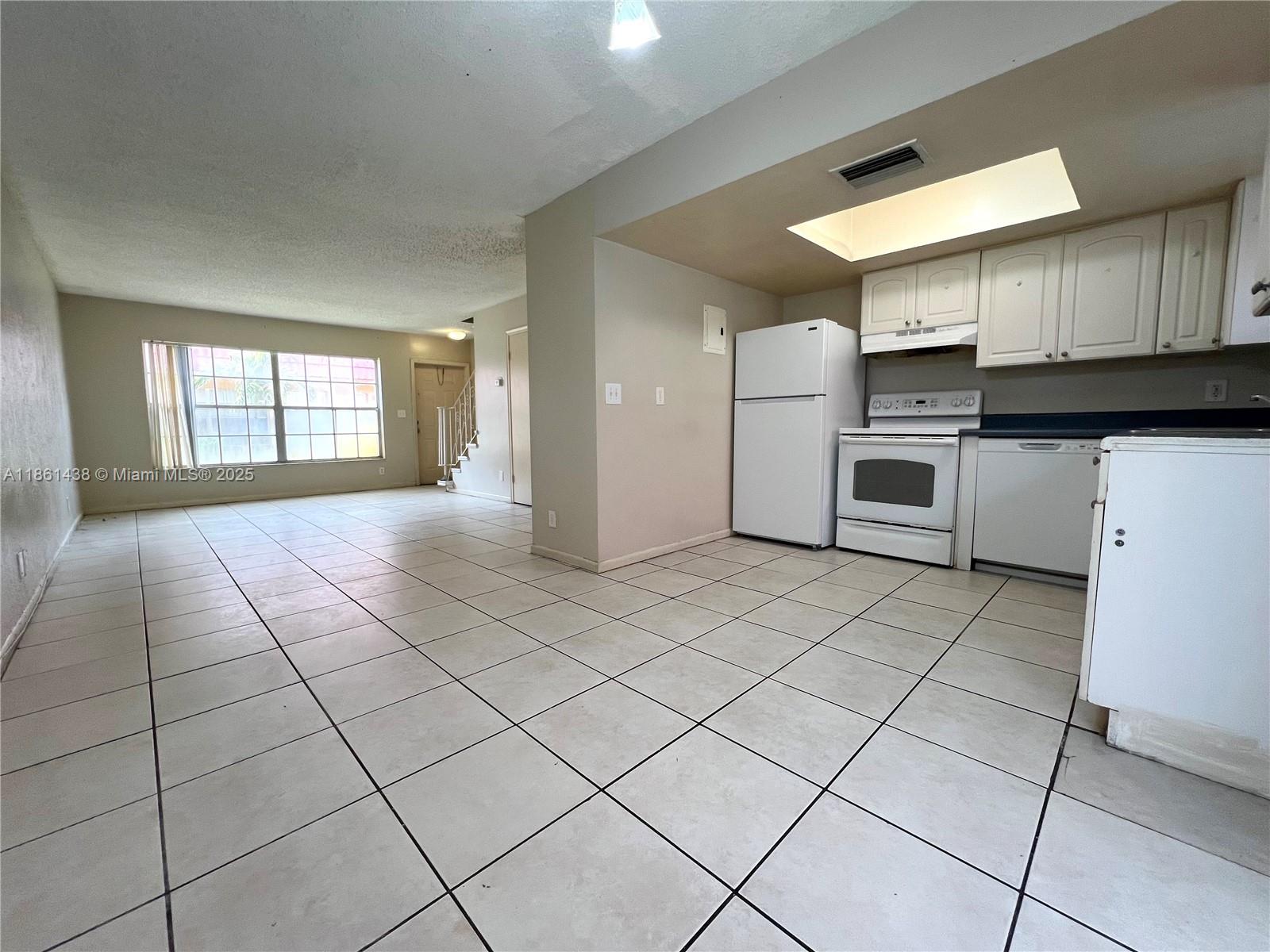 ROYAL OAKS TOWNHOUSE 4 CO - Residential Lease