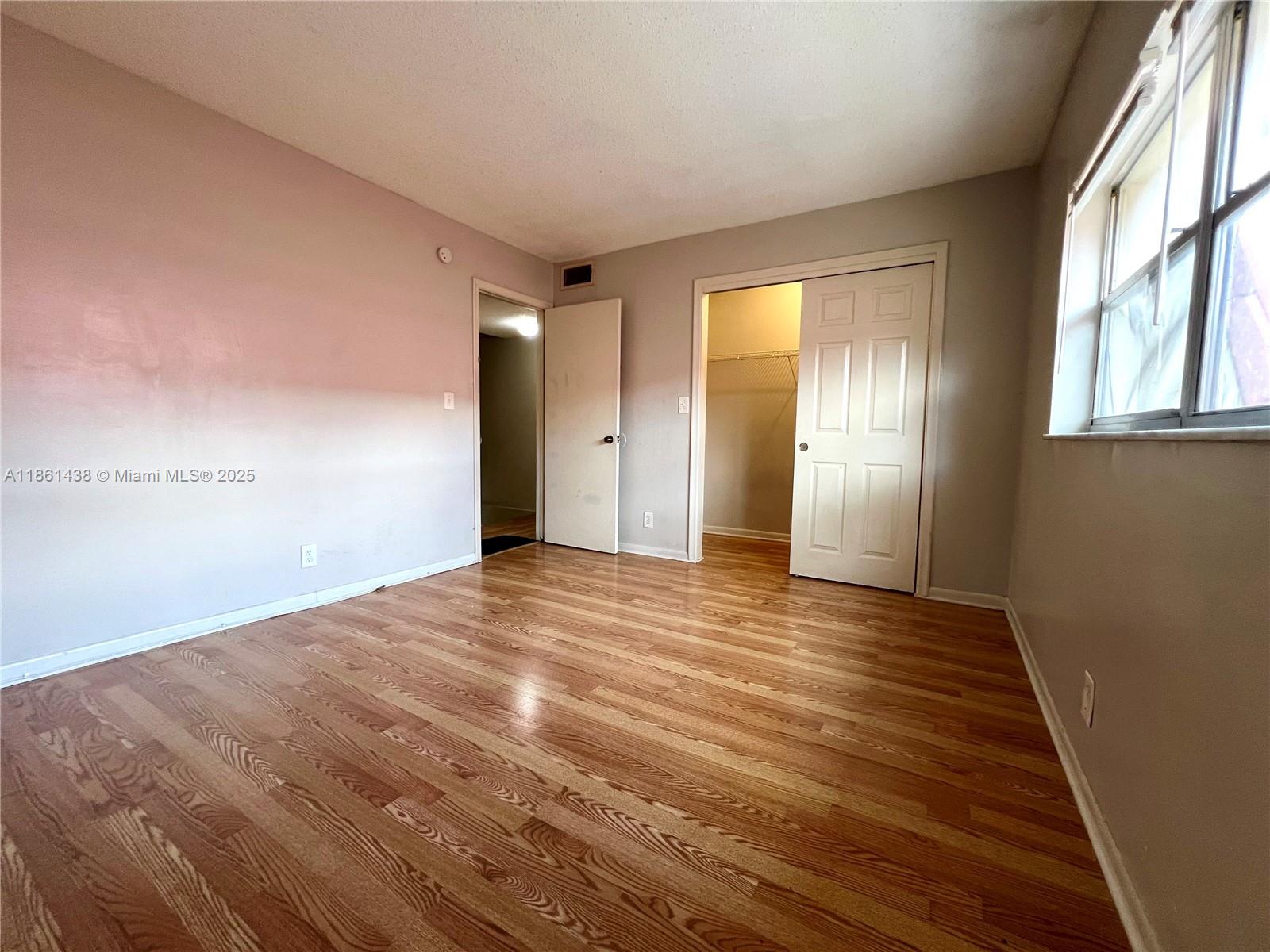 ROYAL OAKS TOWNHOUSE 4 CO - Residential Lease