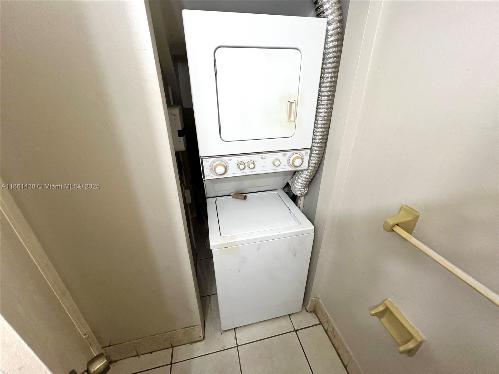 ROYAL OAKS TOWNHOUSE 4 CO - Residential Lease