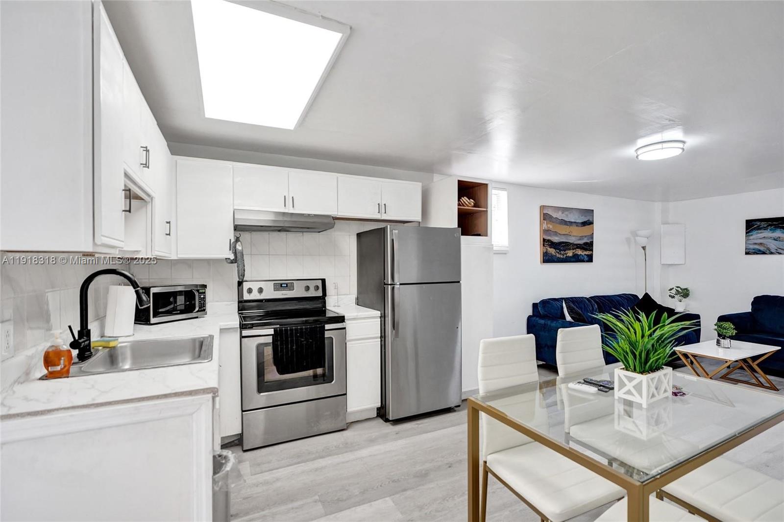 HOLLYWOOD SOUTH SIDE ADD - Residential Income