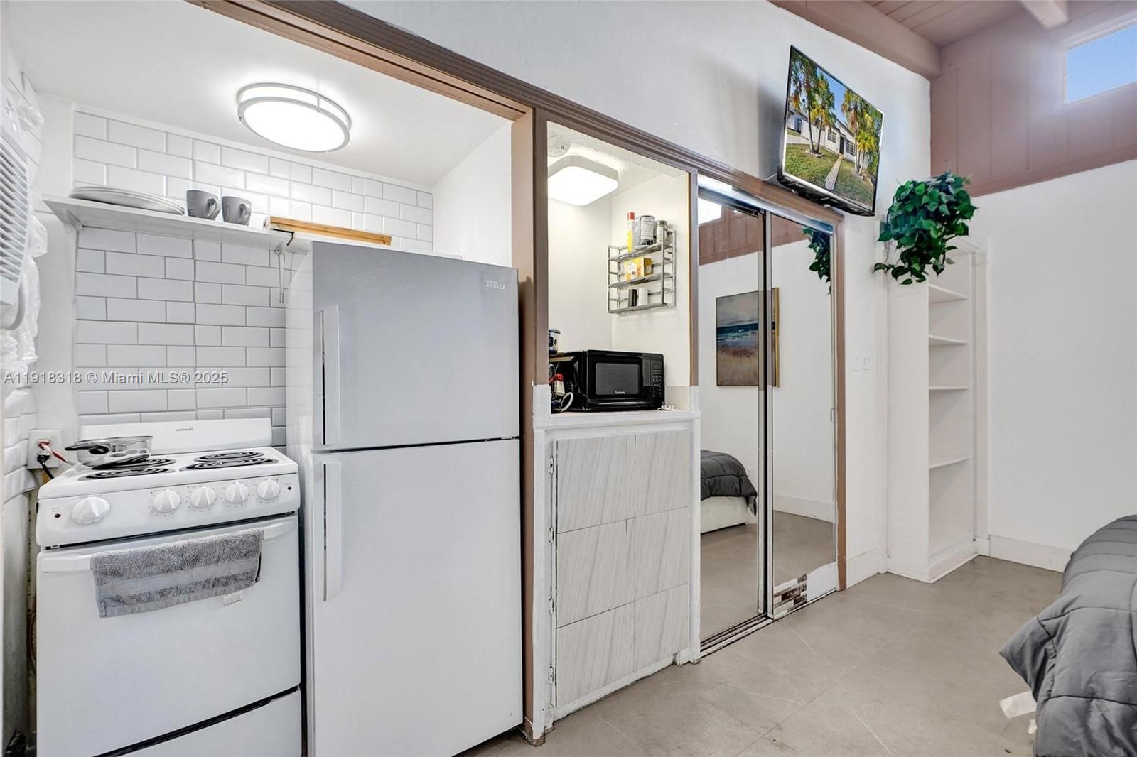 HOLLYWOOD SOUTH SIDE ADD - Residential Income