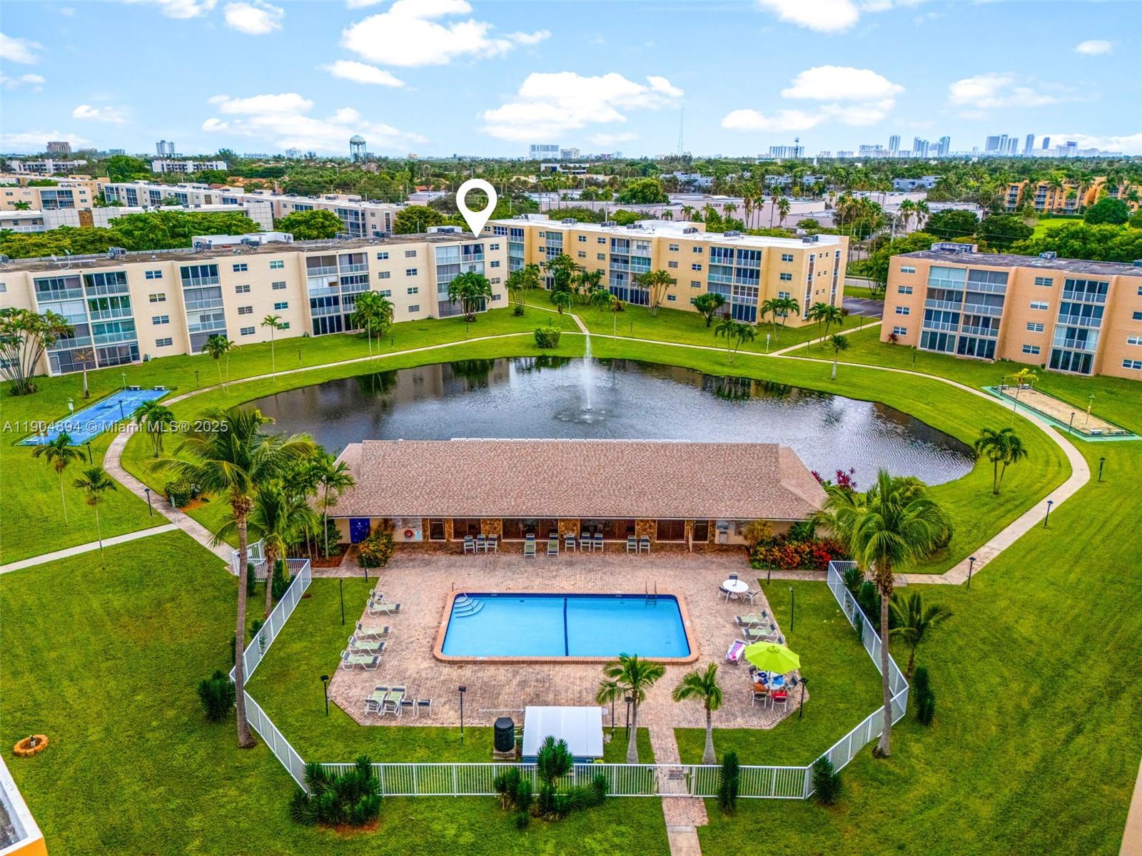 MEADOWBROOK LAKES CONDO - Residential