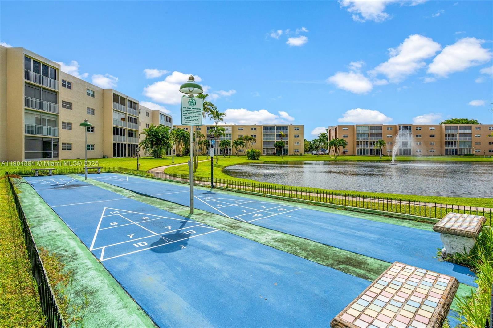 MEADOWBROOK LAKES CONDO - Residential