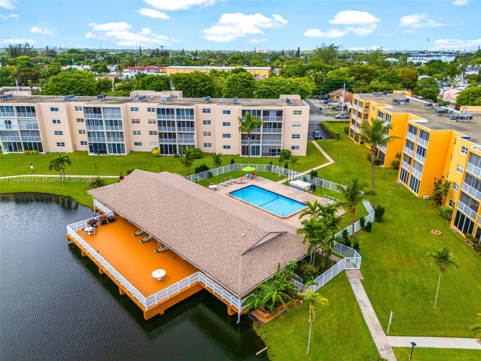 MEADOWBROOK LAKES CONDO - Residential