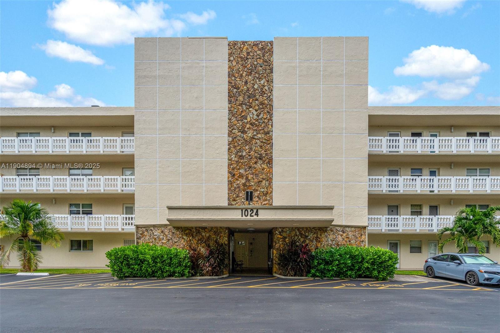 MEADOWBROOK LAKES CONDO - Residential