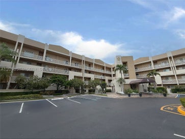 7807 Granville Dr 104 Tamarac FL 33321