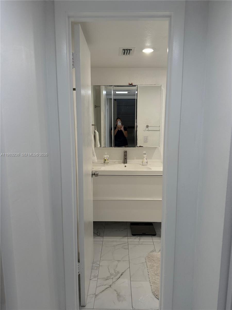 MOON TOWER CONDO - Residential Lease