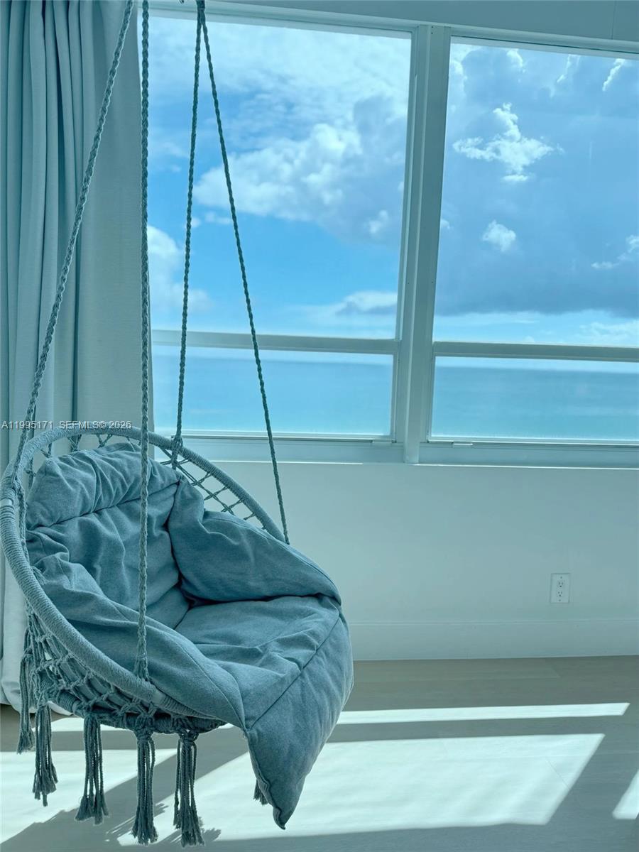 5445 Collins Ave 635