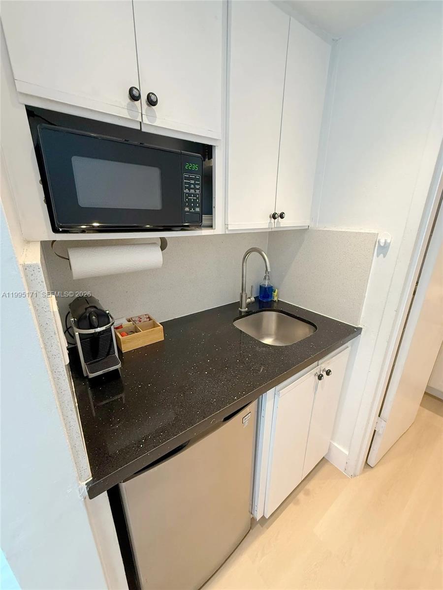 5445 Collins Ave 635