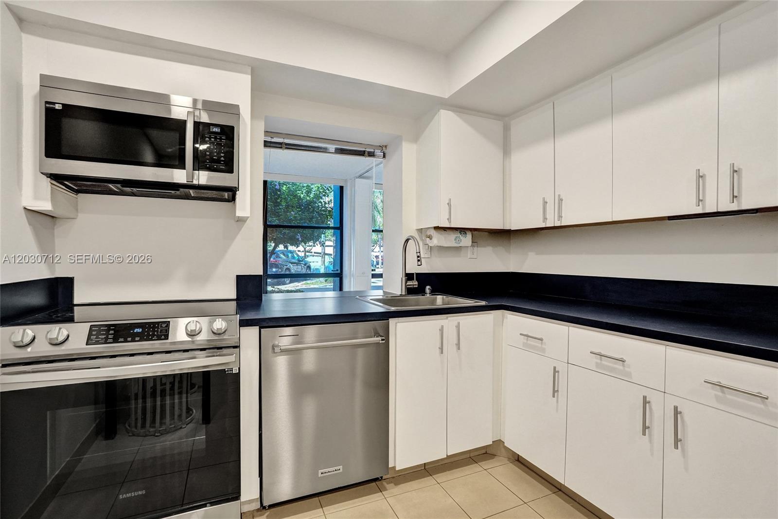 1000 Parkview Dr 104