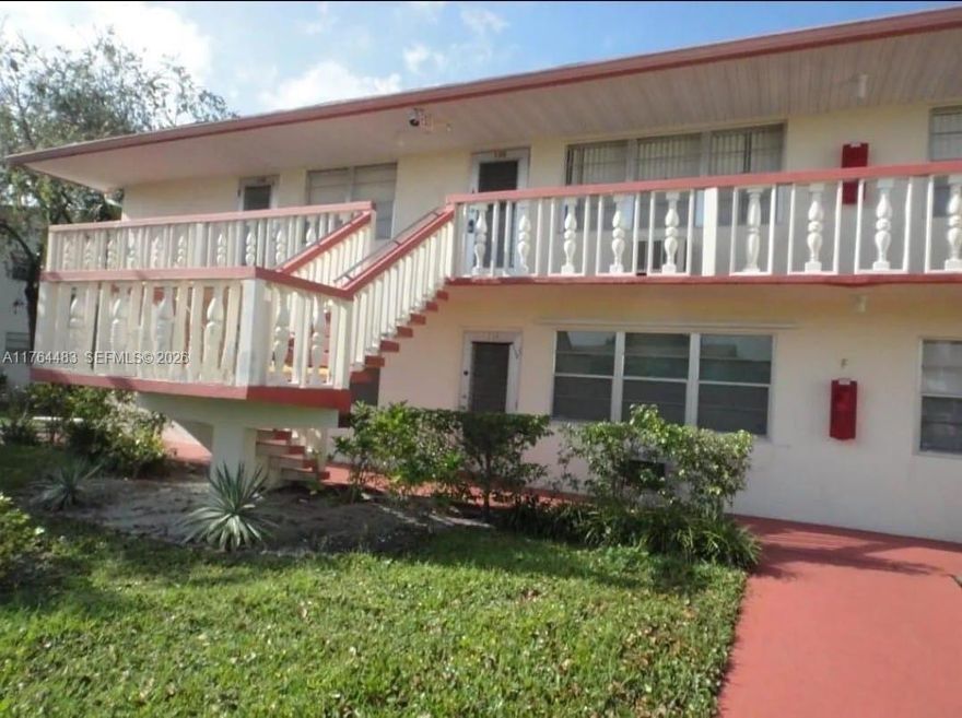 Spacious 1 bedroom in Century Village West Palm Beach, a 55+ Community.
This building does not allow rentals.
Century Village offers amazing amenities: clubhouse, theater, pools, gym, tennis, bus service and many more.