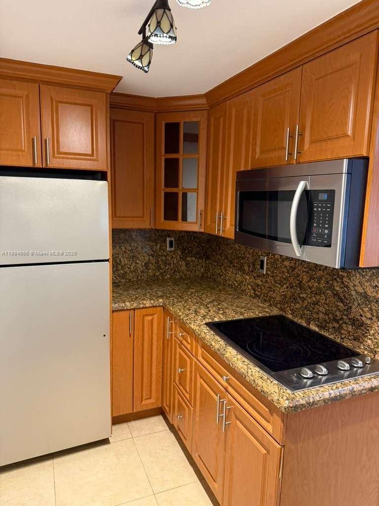 IMMACULATE STUDIO IN CORAL GATE WEST. COMPLETELY REMODELED KITCHEN AND BATH.GRANITE COUNTERTOPS. EXCELLENT COMMUTERS' LOCATION, CLOSE TO PUBLIC TRANSAPORTATION, MAJOR HIGHWAYS, SCHOOLS, SHOPPING AND MUCH MORE. A MUST SEE! ONE PARKING SPACE FOR THIS UNIT.