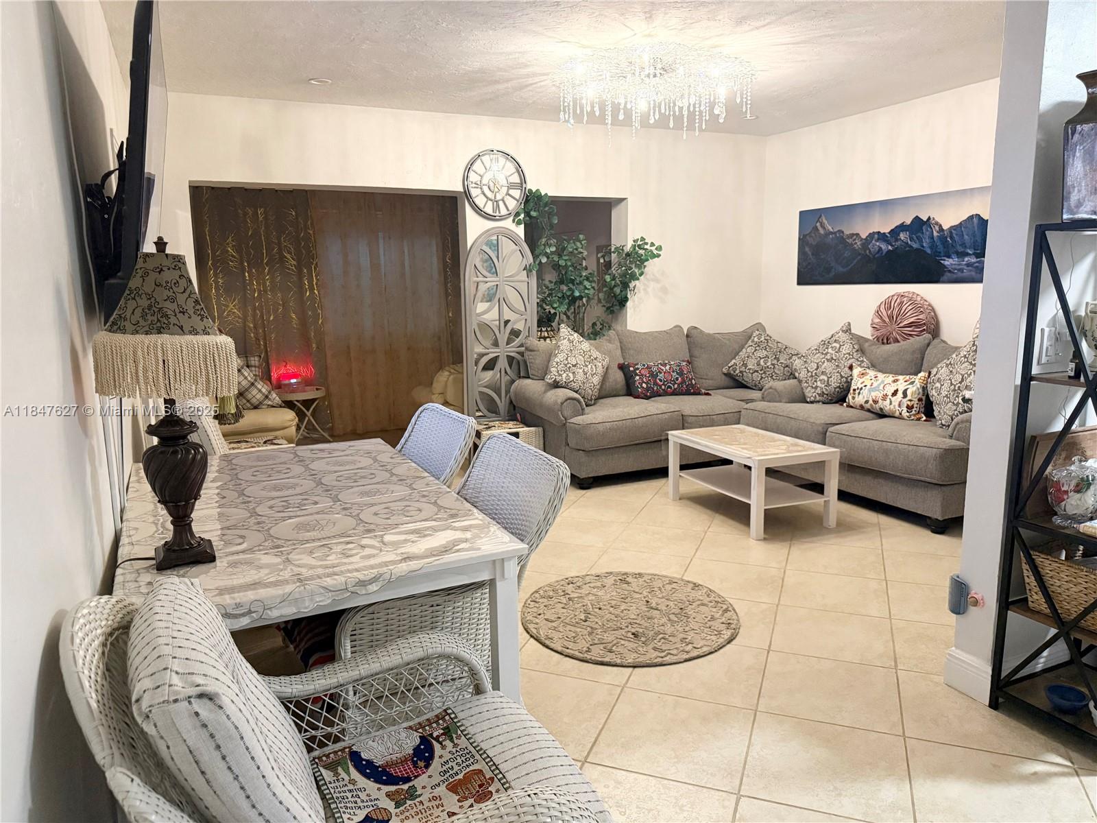 800 SW 26th Ct