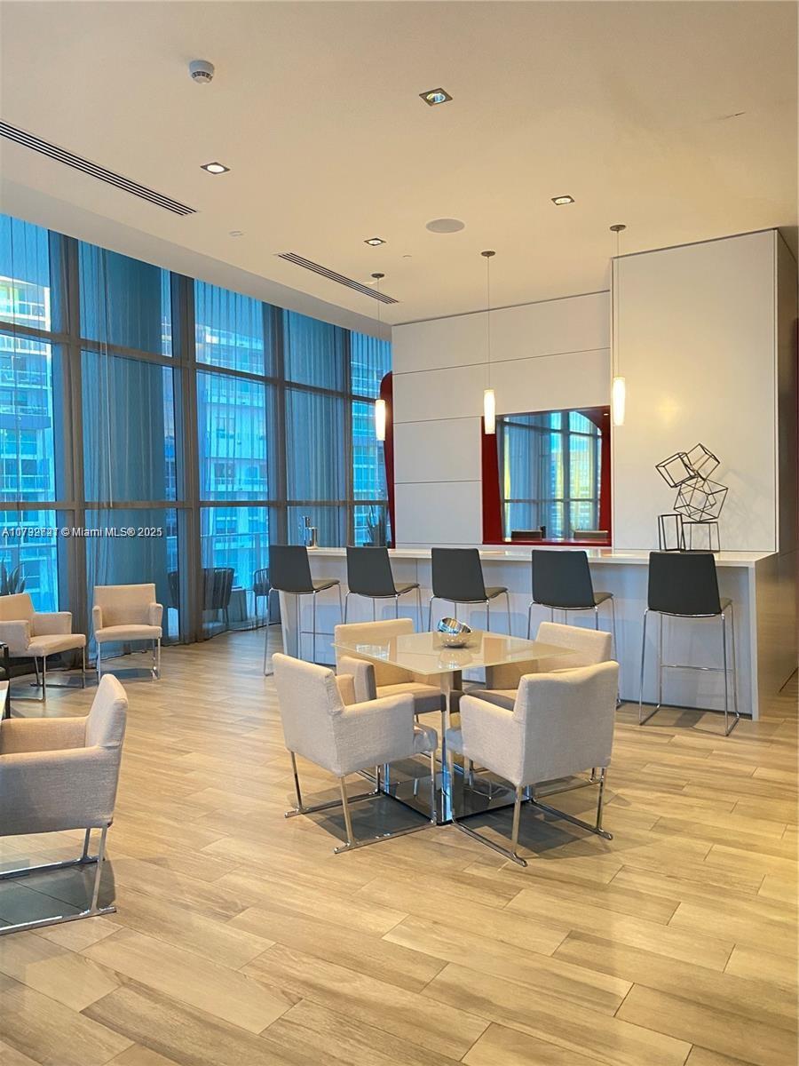 1100 MILLECENTO RESIDENCE - Residential