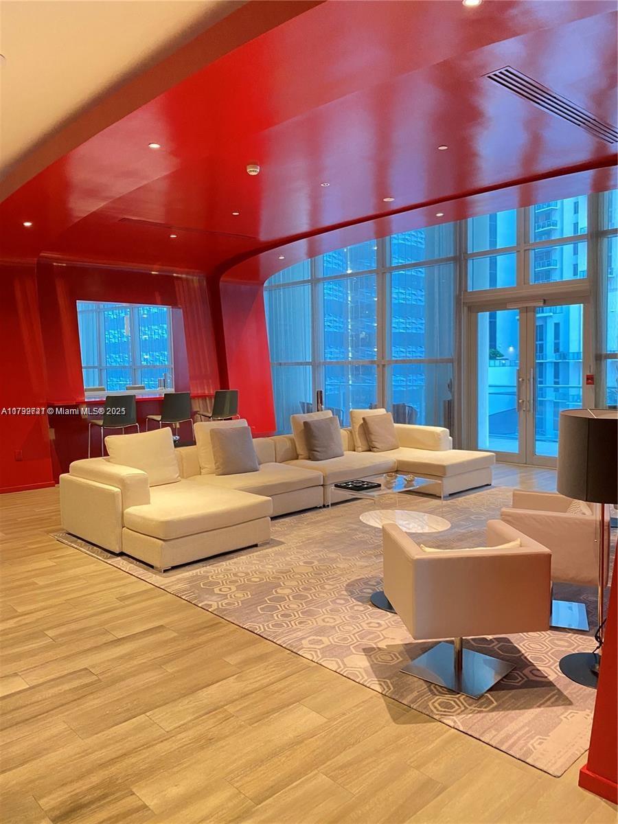 1100 MILLECENTO RESIDENCE - Residential