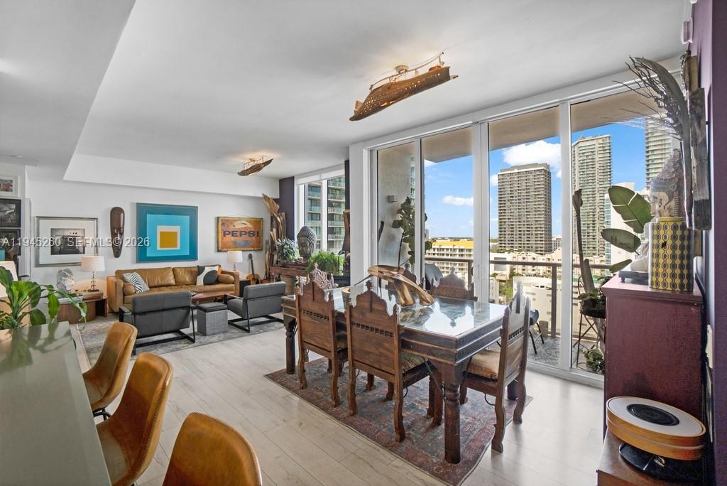 THE CRIMSON CONDO - Residential