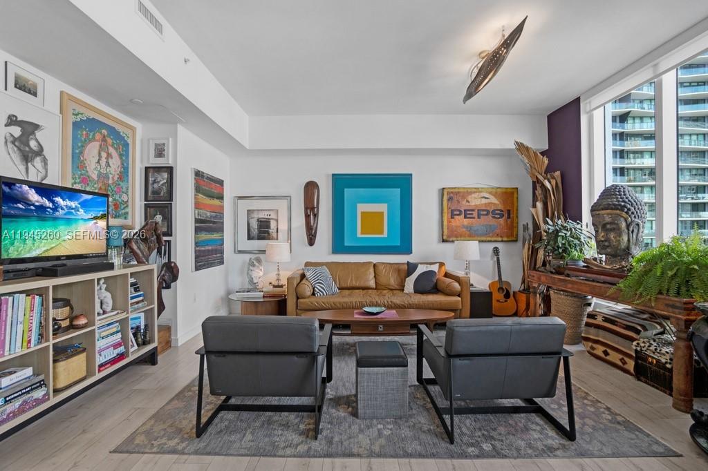 THE CRIMSON CONDO - Residential