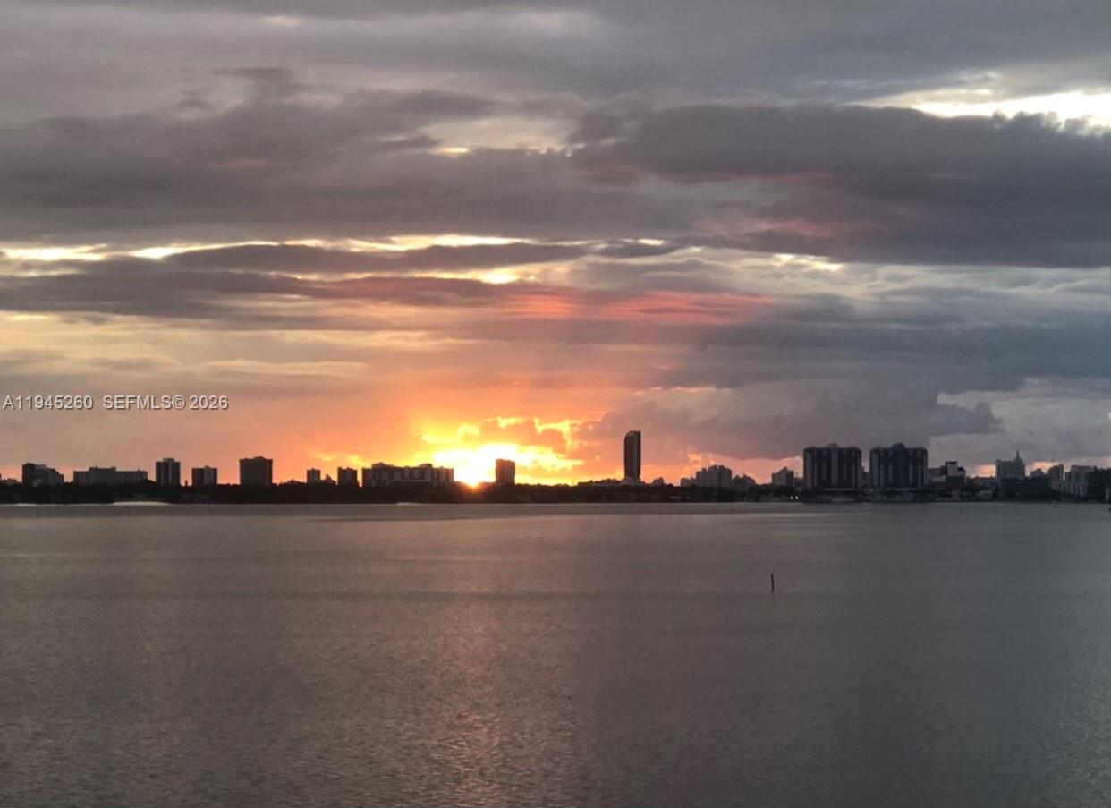 THE CRIMSON CONDO - Residential