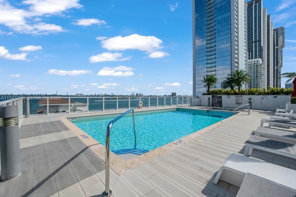 THE CRIMSON CONDO - Residential