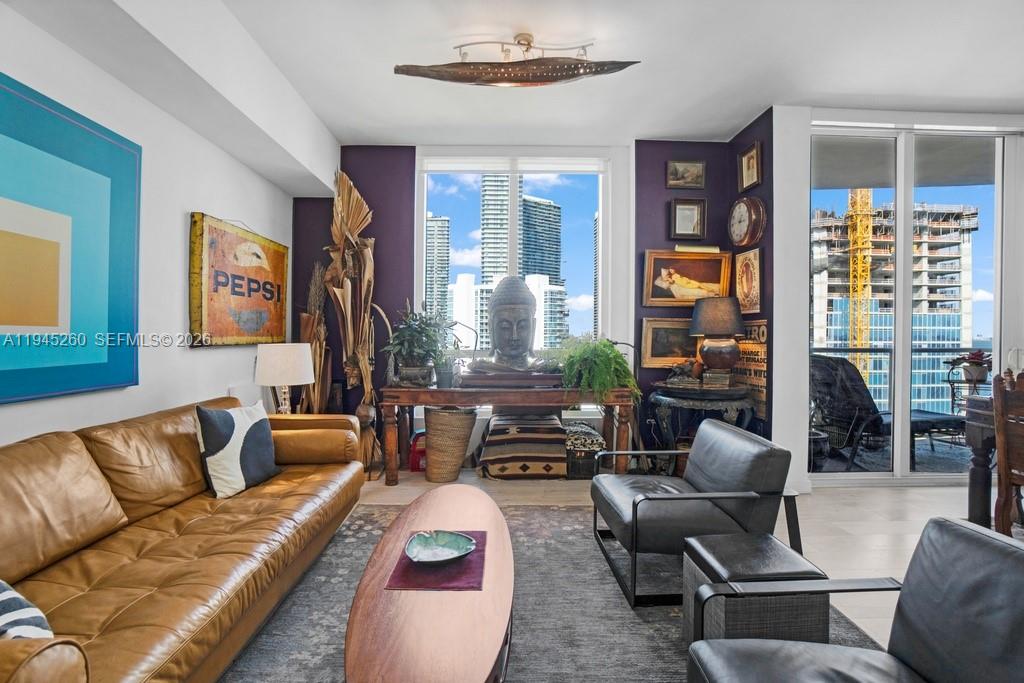 THE CRIMSON CONDO - Residential