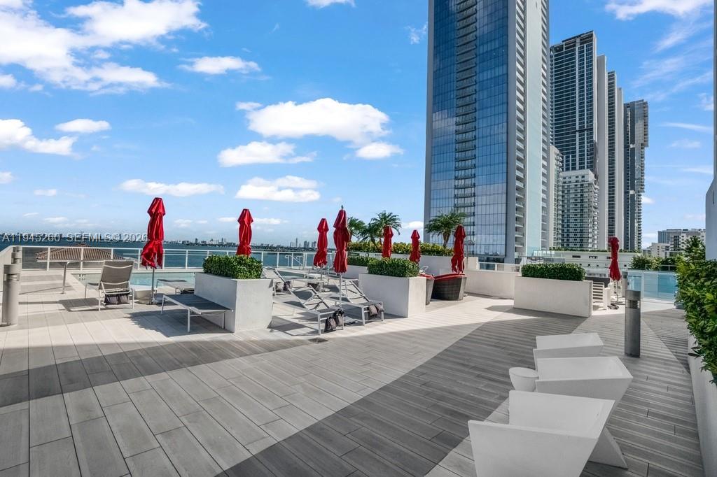 THE CRIMSON CONDO - Residential