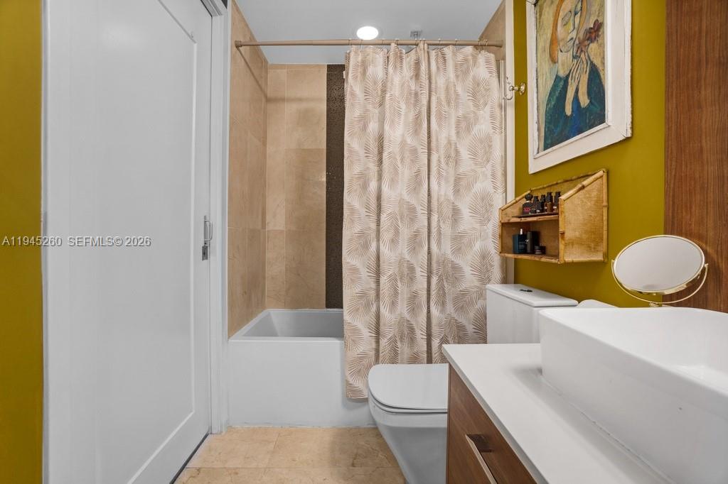 THE CRIMSON CONDO - Residential