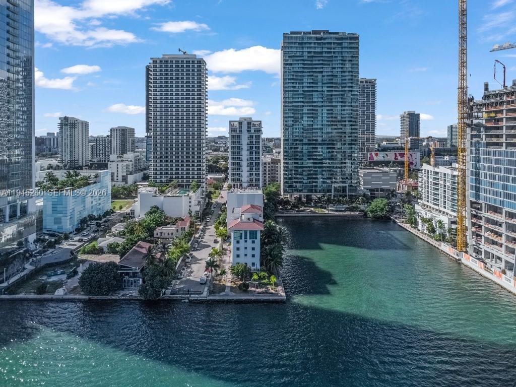 THE CRIMSON CONDO - Residential