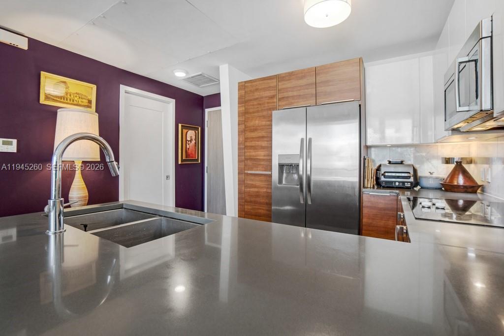 THE CRIMSON CONDO - Residential