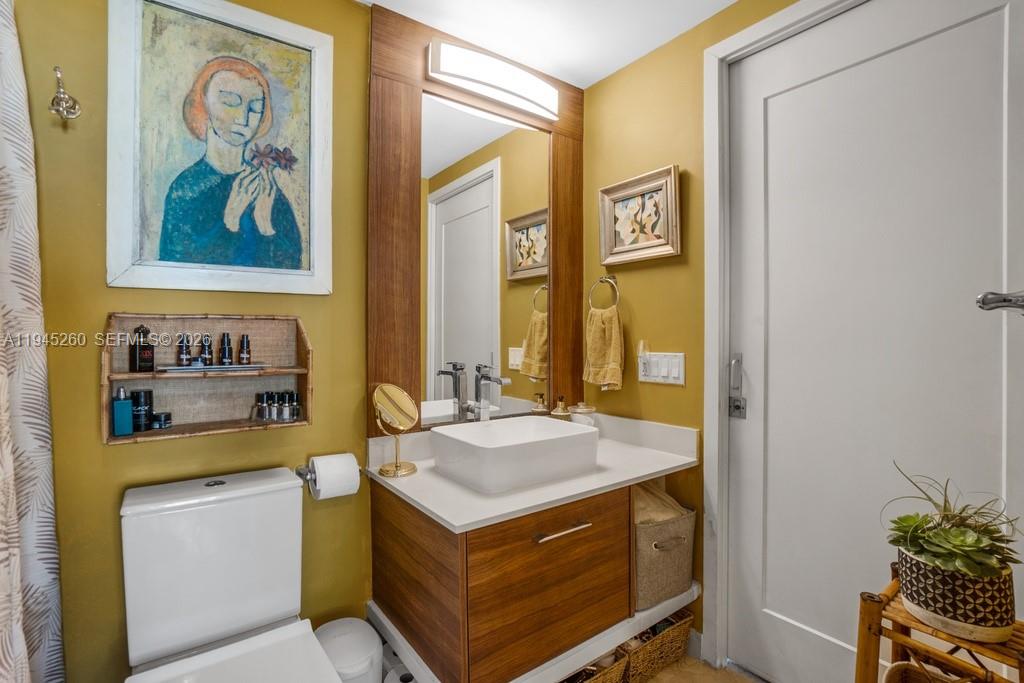 THE CRIMSON CONDO - Residential