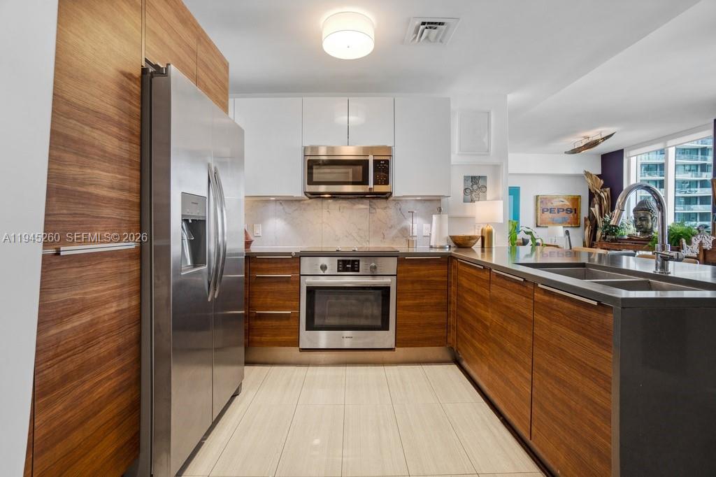 THE CRIMSON CONDO - Residential