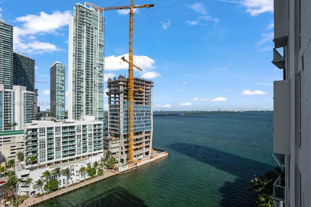 THE CRIMSON CONDO - Residential