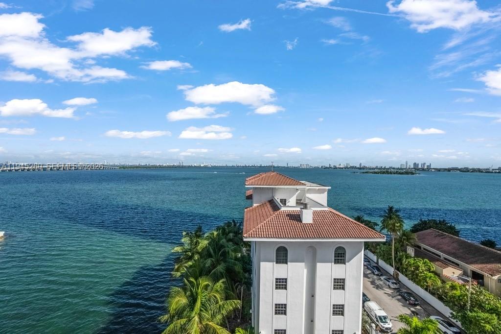 THE CRIMSON CONDO - Residential