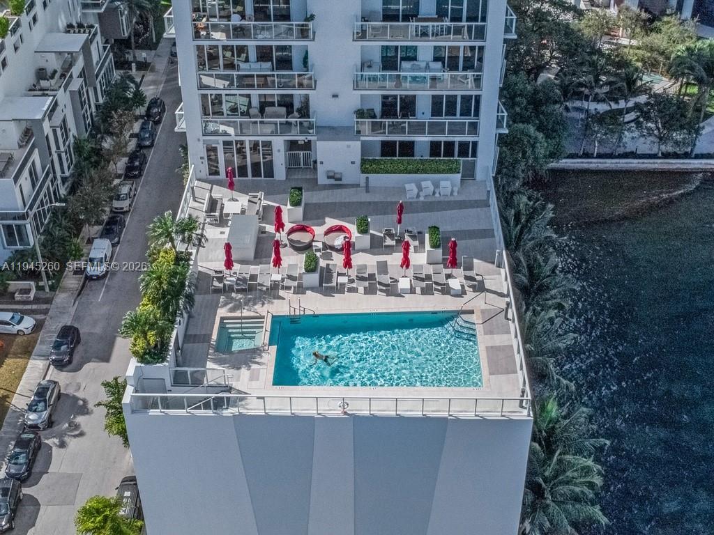 THE CRIMSON CONDO - Residential
