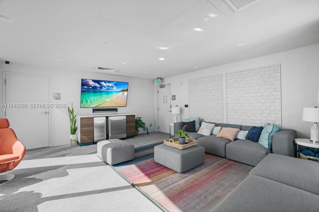 THE CRIMSON CONDO - Residential