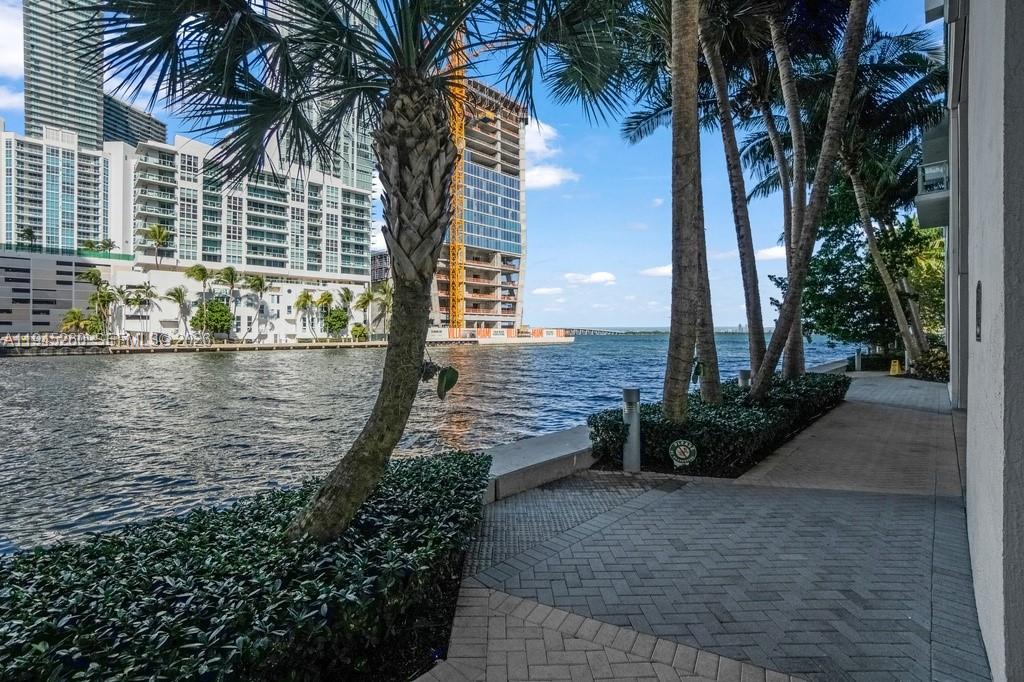 THE CRIMSON CONDO - Residential