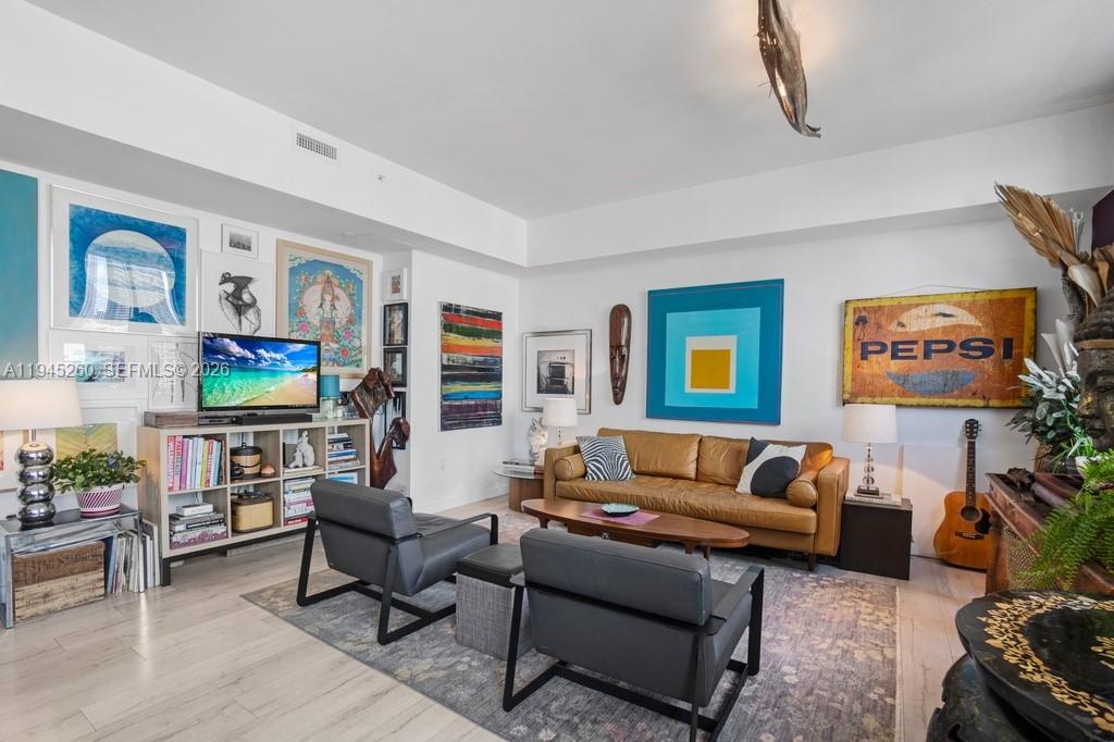 THE CRIMSON CONDO - Residential