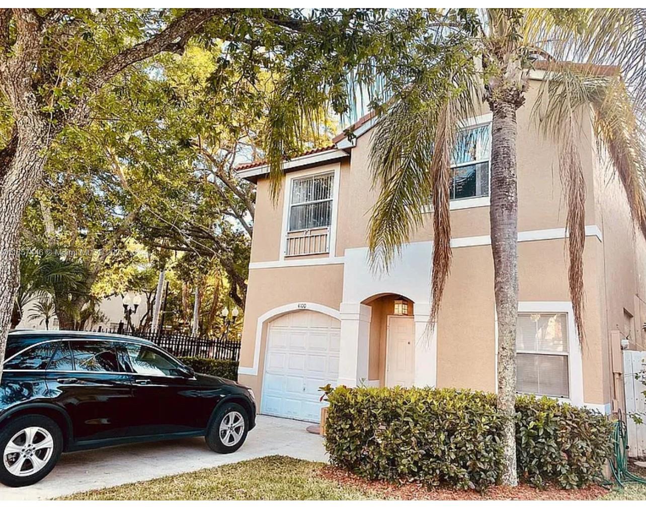 A corner lot backing up to quiet, interior road in gated community. 3 miles of jogging path, fishing lakes, and ponds. The community center is within a 5-minute walk where there is a swimming pool, gym, and tennis courts for residents only.New roof and exterior paint.
