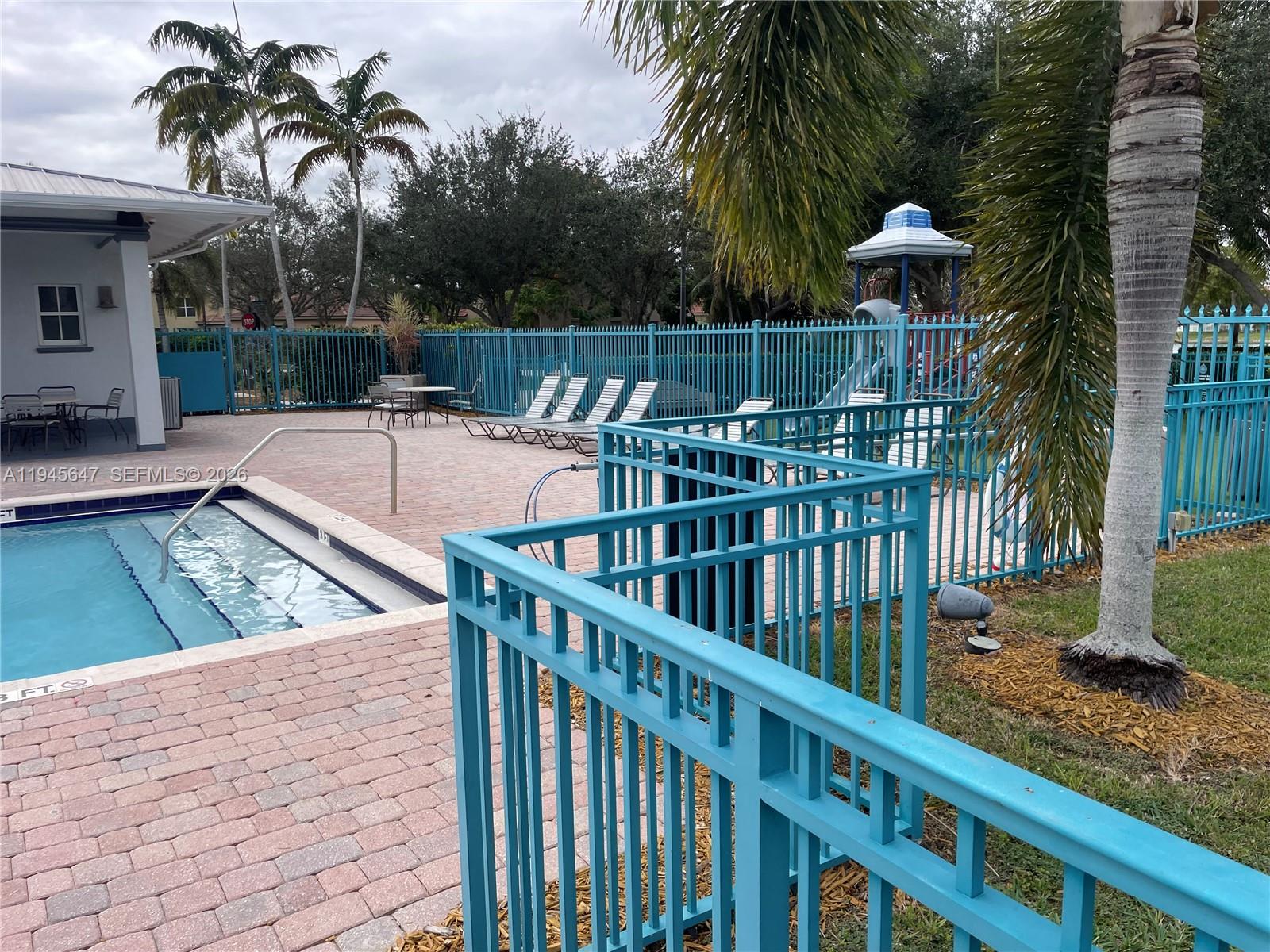 PORTOFINO OAKS - Residential