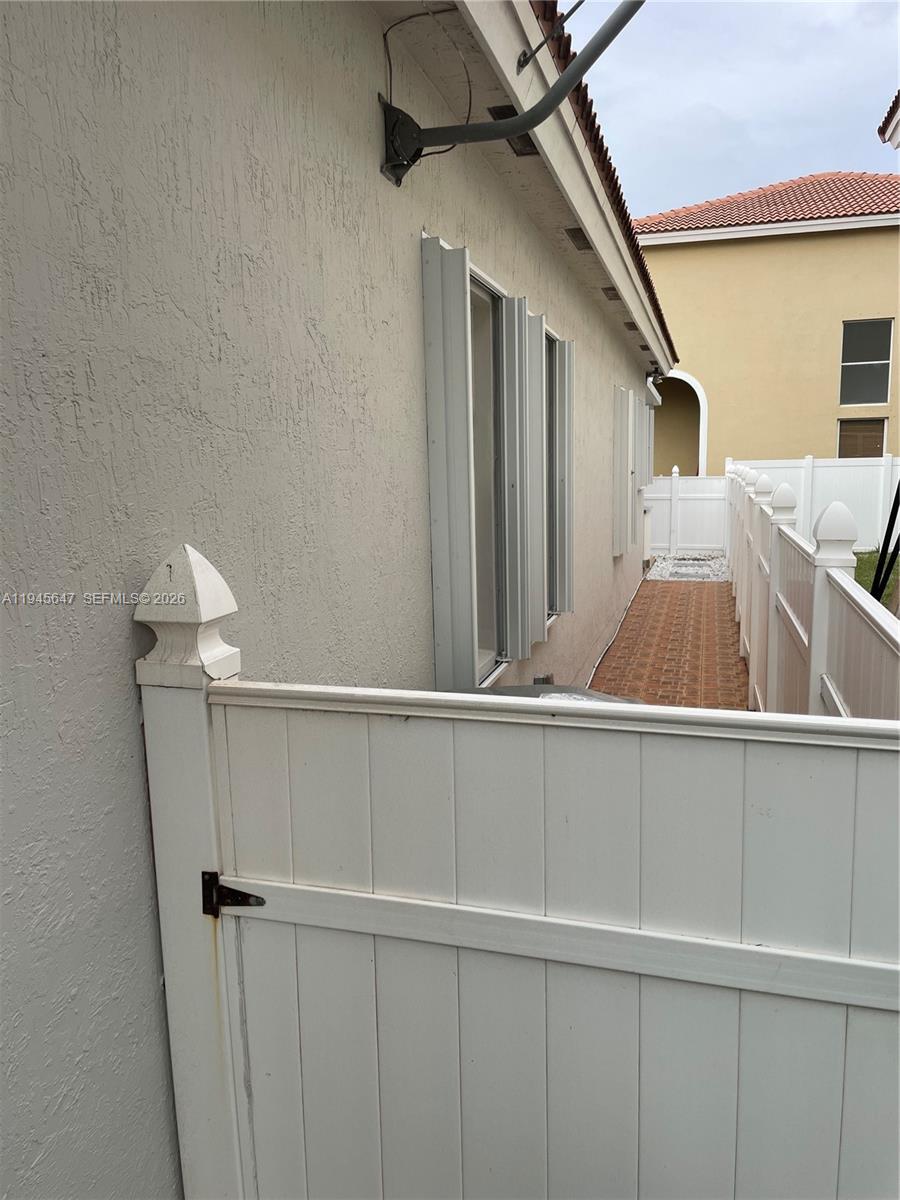 PORTOFINO OAKS - Residential