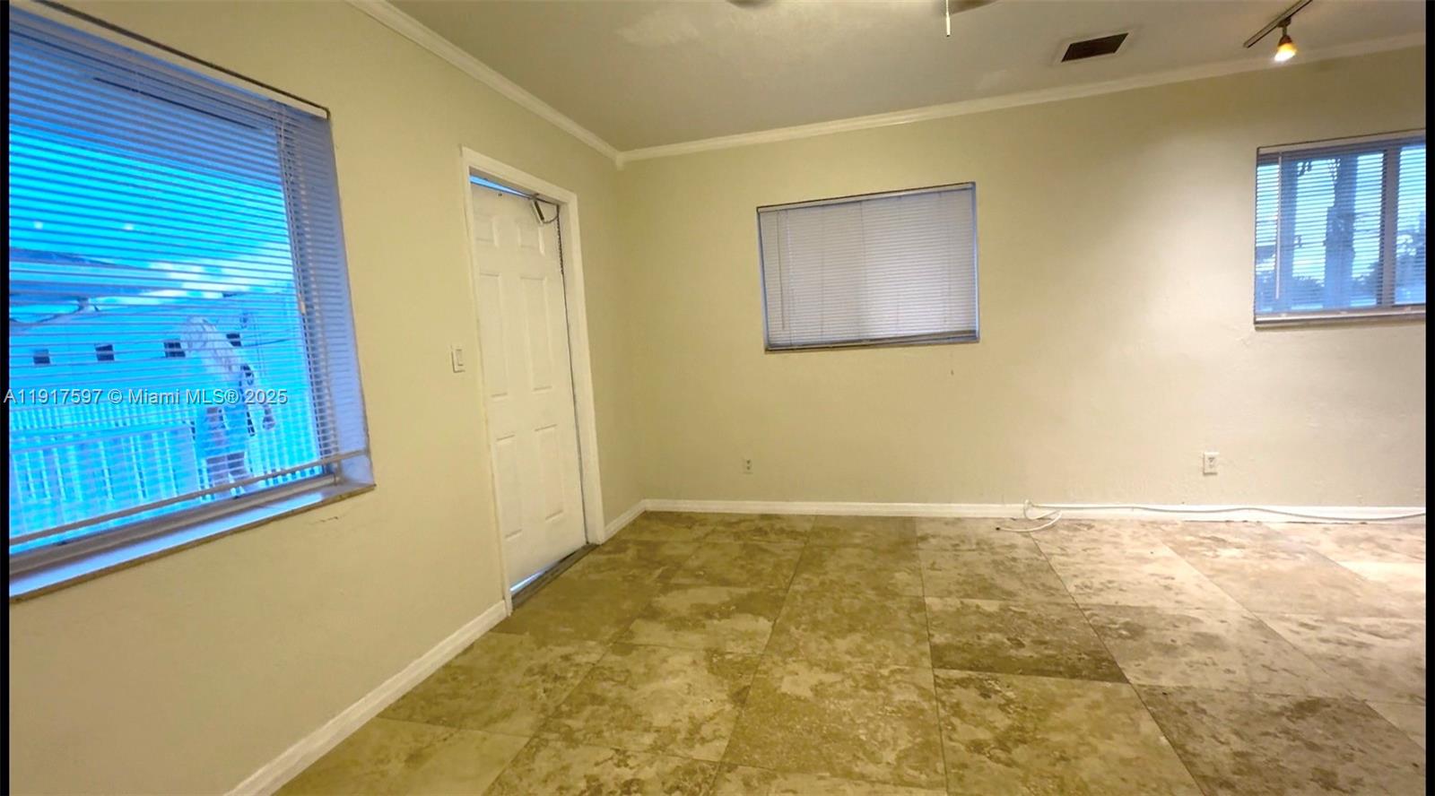 LUCAYA CONDO - Residential Lease